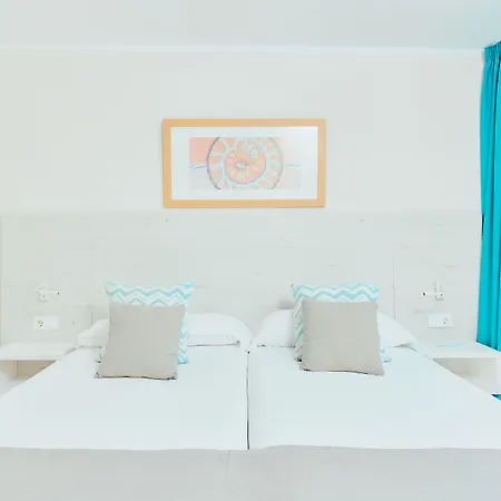 アパートホテル Gloria Izaro Club 4*